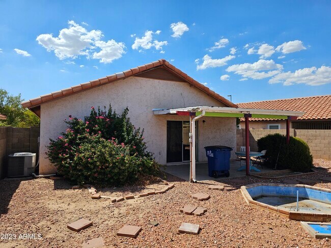 Building Photo - 821 S Cancun Dr