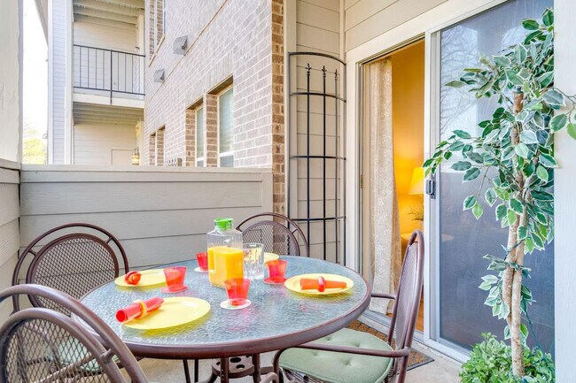 Foto del edificio - 12166 Metric Blvd