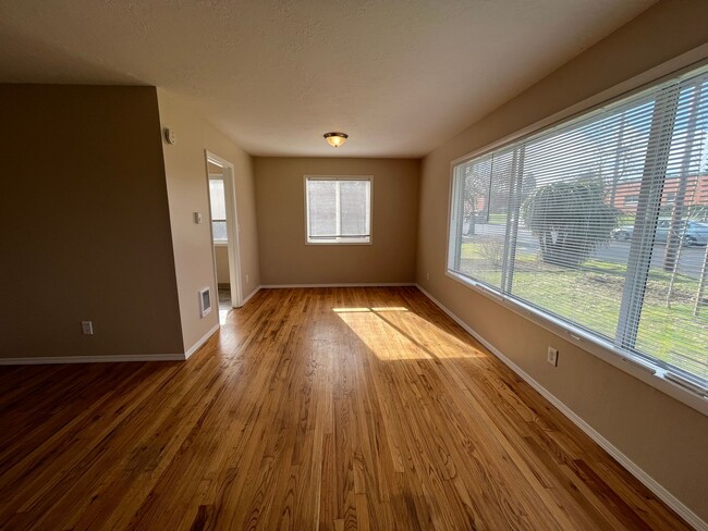 Building Photo - Wonderful Refurbished home in Concordia Ne...
