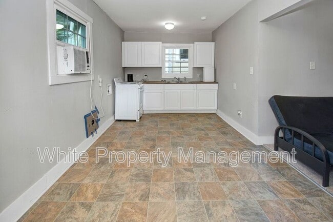 Building Photo - 1740 Hawthorne Ln