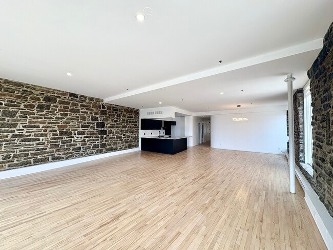 Building Photo - 36 Rue Saint-Paul E