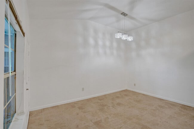 Foto del edificio - 1050 Crystal Way