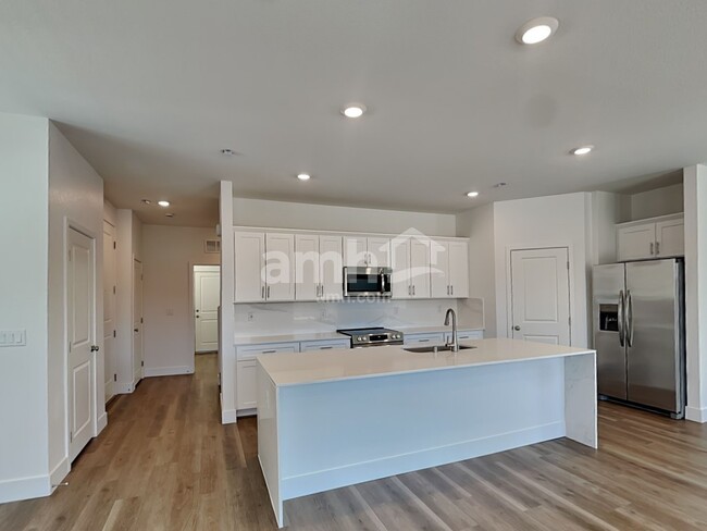 Foto del edificio - 4653 Flaming Ridge Trail