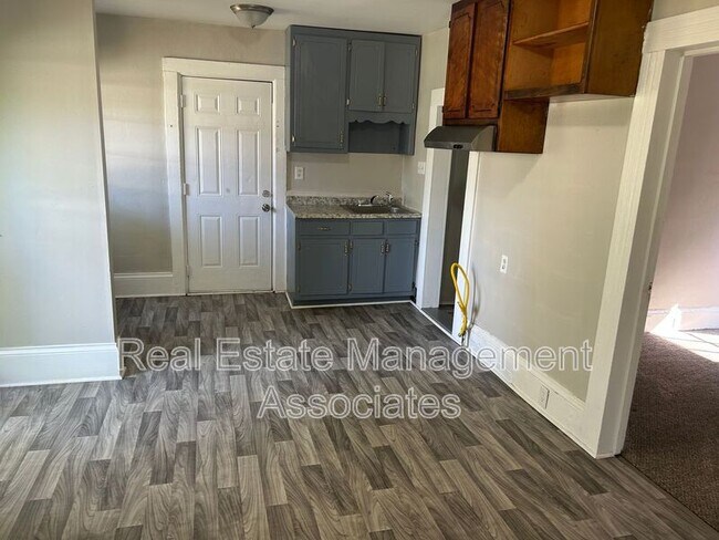 Foto del edificio - 329 E Tinsley St