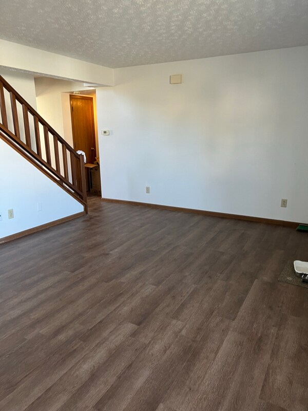 Building Photo - 7193 Feather Ct