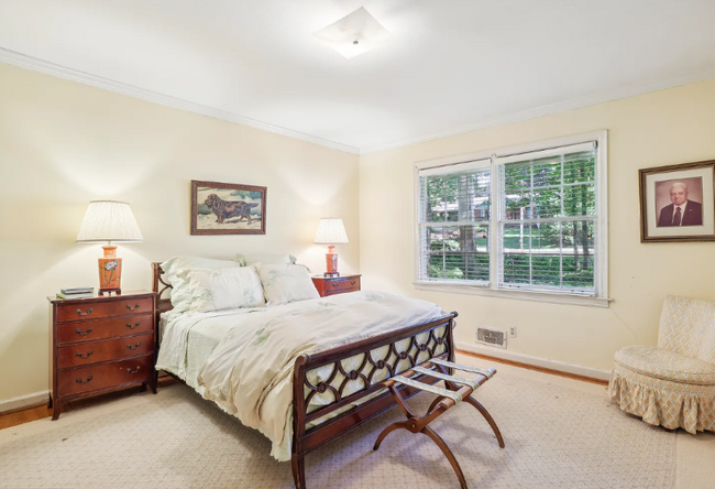 Foto del edificio - 655 Glenforest Rd