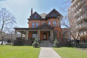 Building Photo - 41 Charlton Av W