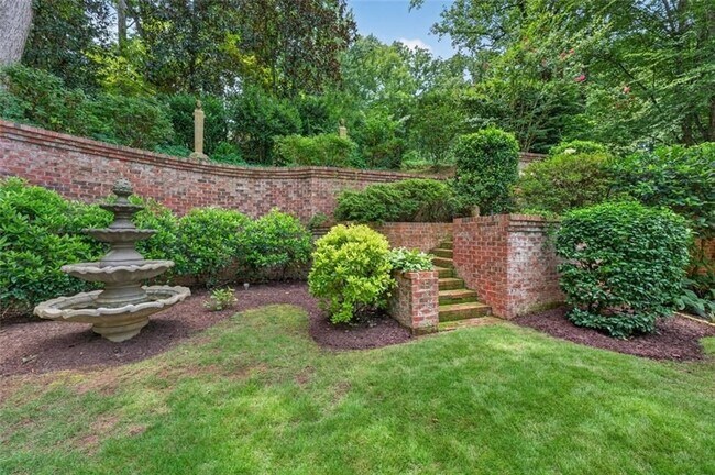 Foto del edificio - 140 Valley Rd NW