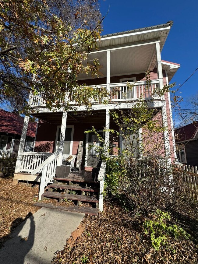 Foto del edificio - Awesome Townhome On Barber St.!