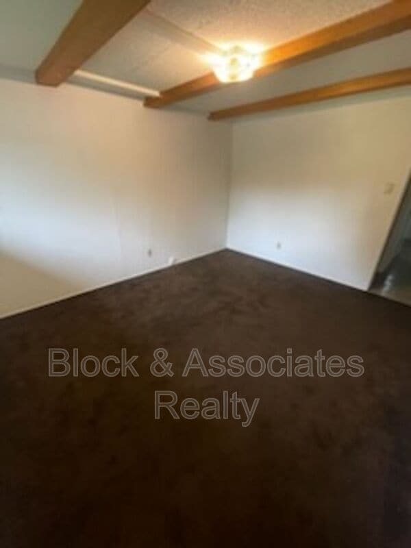 Building Photo - 504 Lake Dr