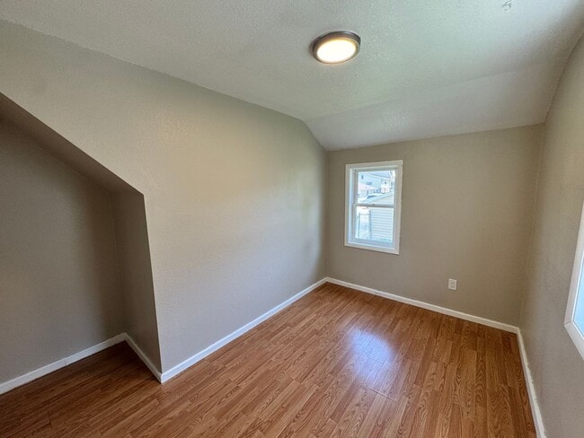 Building Photo - 3 Bedroom house in Davenport