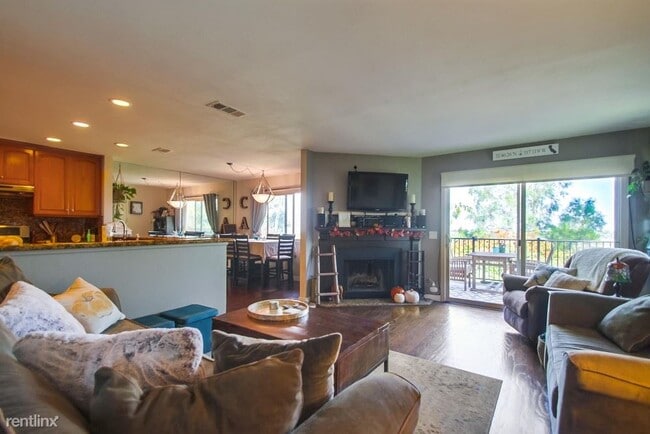 Building Photo - 3 br, 2.5 bath Townhome - 3064 Avenida Chr...