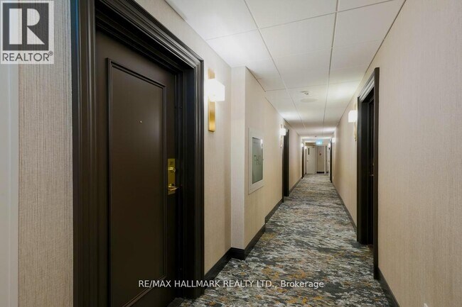 Photo du bâtiment - 191 Lake Driveway W