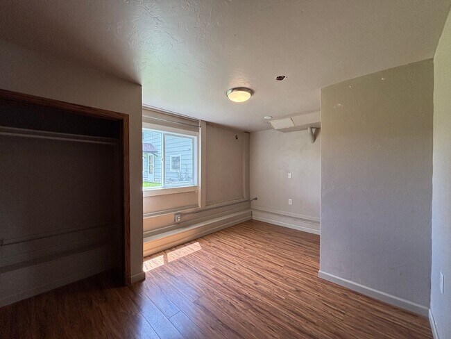 Foto del edificio - 1402 S Willson Ave