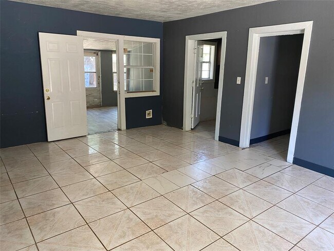 Foto del edificio - 8227 Garland St