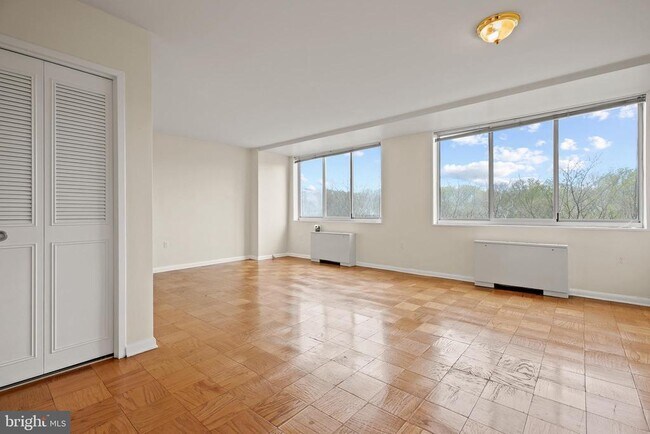 Building Photo - 10401 Grosvenor Pl