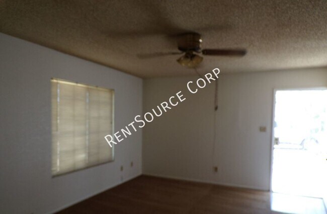 Building Photo - 2 Bedroom duplex for rent in Barstow
