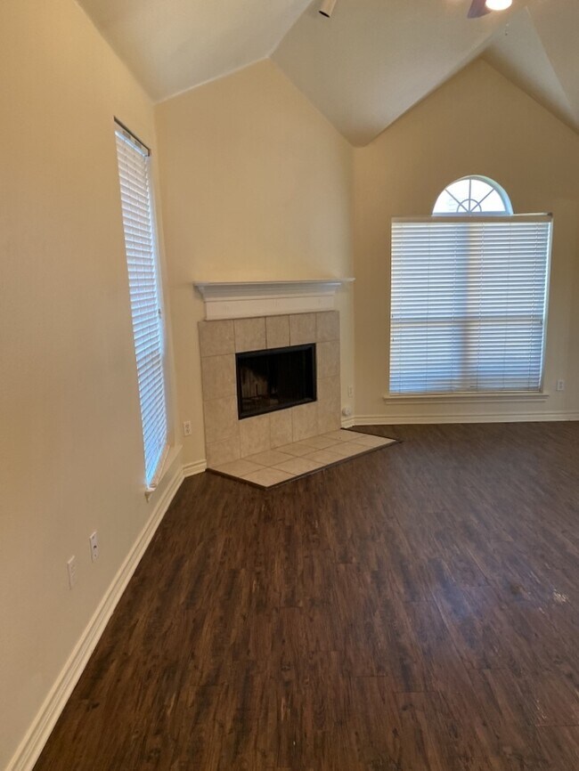 Building Photo - Townhome 3/2/2 in Arlington