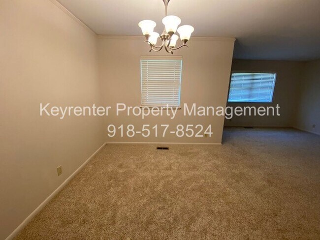Building Photo - LARGE | 3 Bed | 2 Bath | Midtown Tulsa