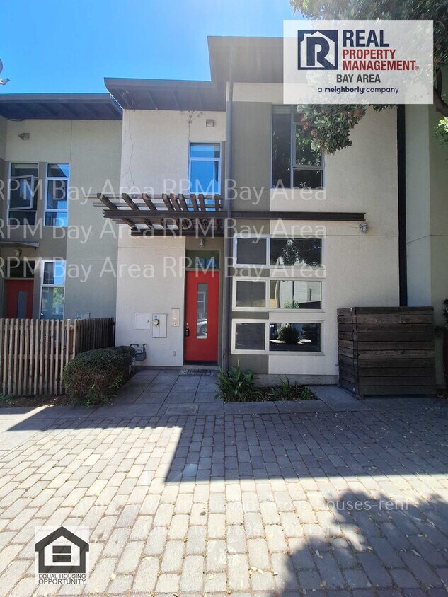 Primary Photo - 1 Bedroom 1 Bathroom Townhouse in Clawson ...