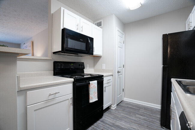 2BR, 2BA - Kitchen - Tanyard Park