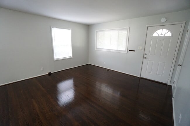 Building Photo - 112 13th Ave N