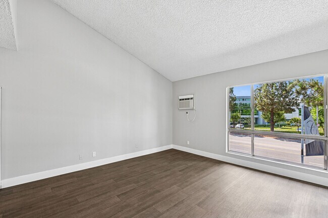 Building Photo - Cambridge On Devonshire