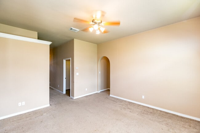Building Photo - 3809 Los Arroyos Dr