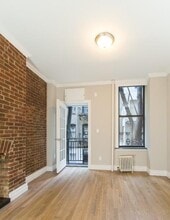 Building Photo - 102 E 7th St