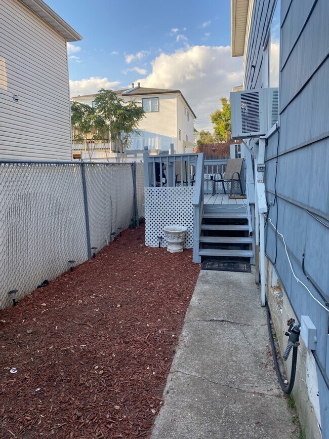 983 Rathbun Ave Unit Side Apartment, Staten Island, NY 10309
