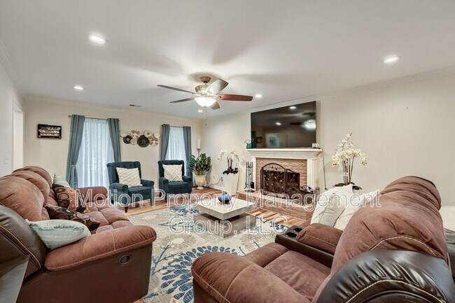 Foto del edificio - 1186 Crestbrook Dr