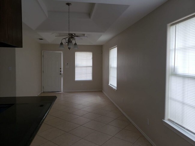 Building Photo - 3B/2B APARTMENT FOR RENT NEAR UTRGV