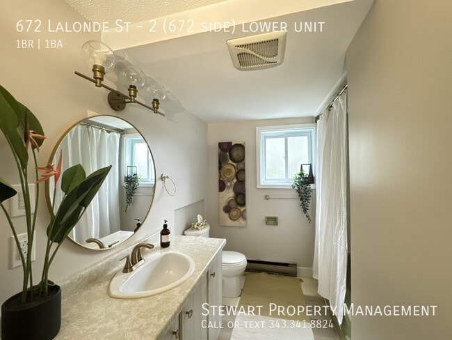 Building Photo - 672 Lalonde St