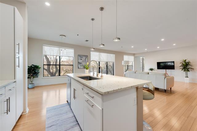 Foto del edificio - 4111 Gilbert Ave