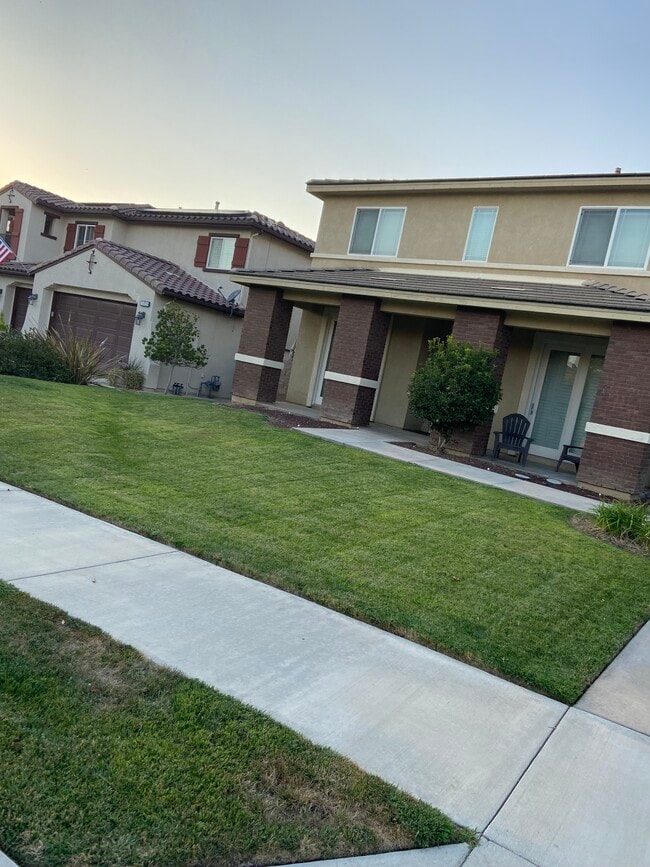 Building Photo - 33832 Augusta Cir