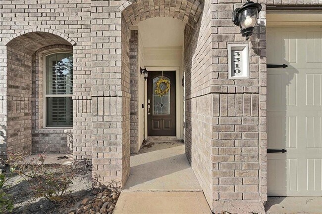 Foto del edificio - 3310 Pine Chase Dr