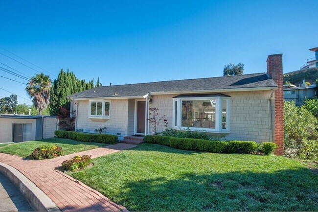 Building Photo - 7120 Pacific View Dr