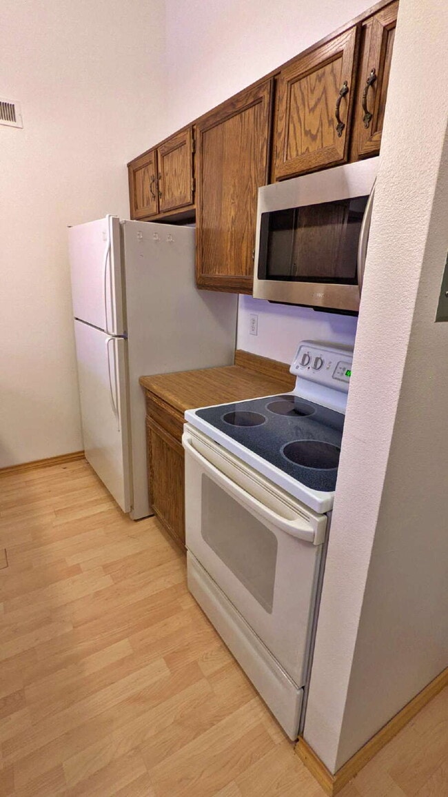 Building Photo - Spacious 2 Bedroom 1 Bath Condo In Cherry Creek School District!! 2nd Floor Balcony! Extra Storag...