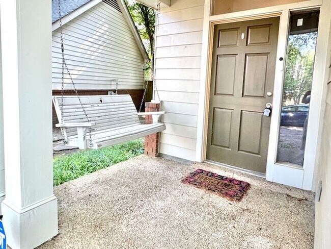 Building Photo - Spacious updated Cordova Townhome Available!