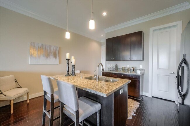 Building Photo - 510 Lovett Blvd