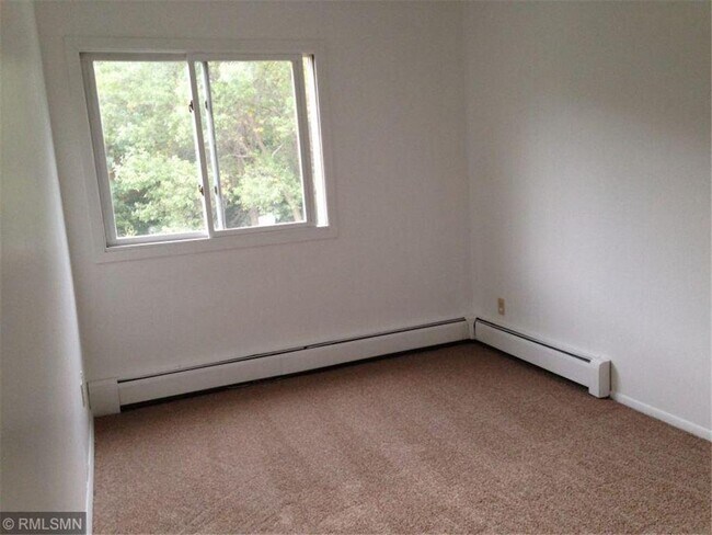 Building Photo - 1601 N Innsbruck Dr