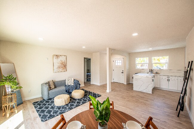 Building Photo - 224 Cedaridge Dr