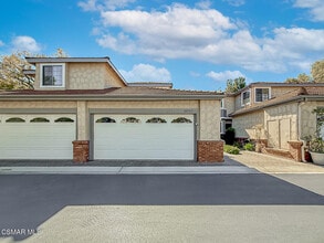 Building Photo - 29717 Strawberry Hill Dr