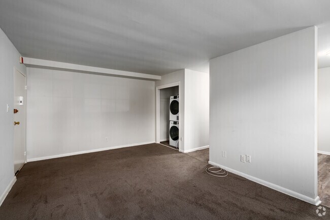 1 dormitorio, 1 baño - 700 pies cuadrados - Sala de estar - Alexander Arms Apartments