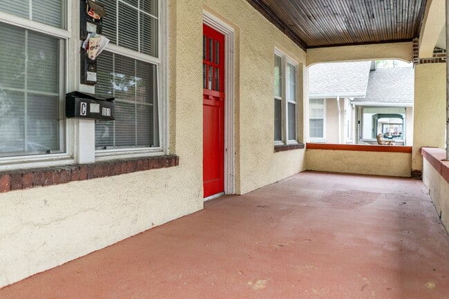 Building Photo - 1105 Hamilton Way