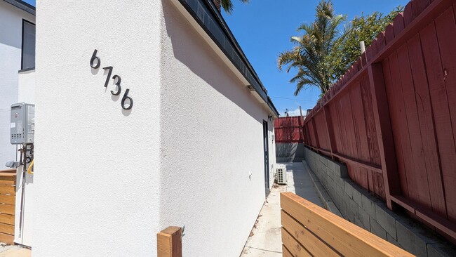 Foto del edificio - Fenced Private Yard in Newer Build Studio ...