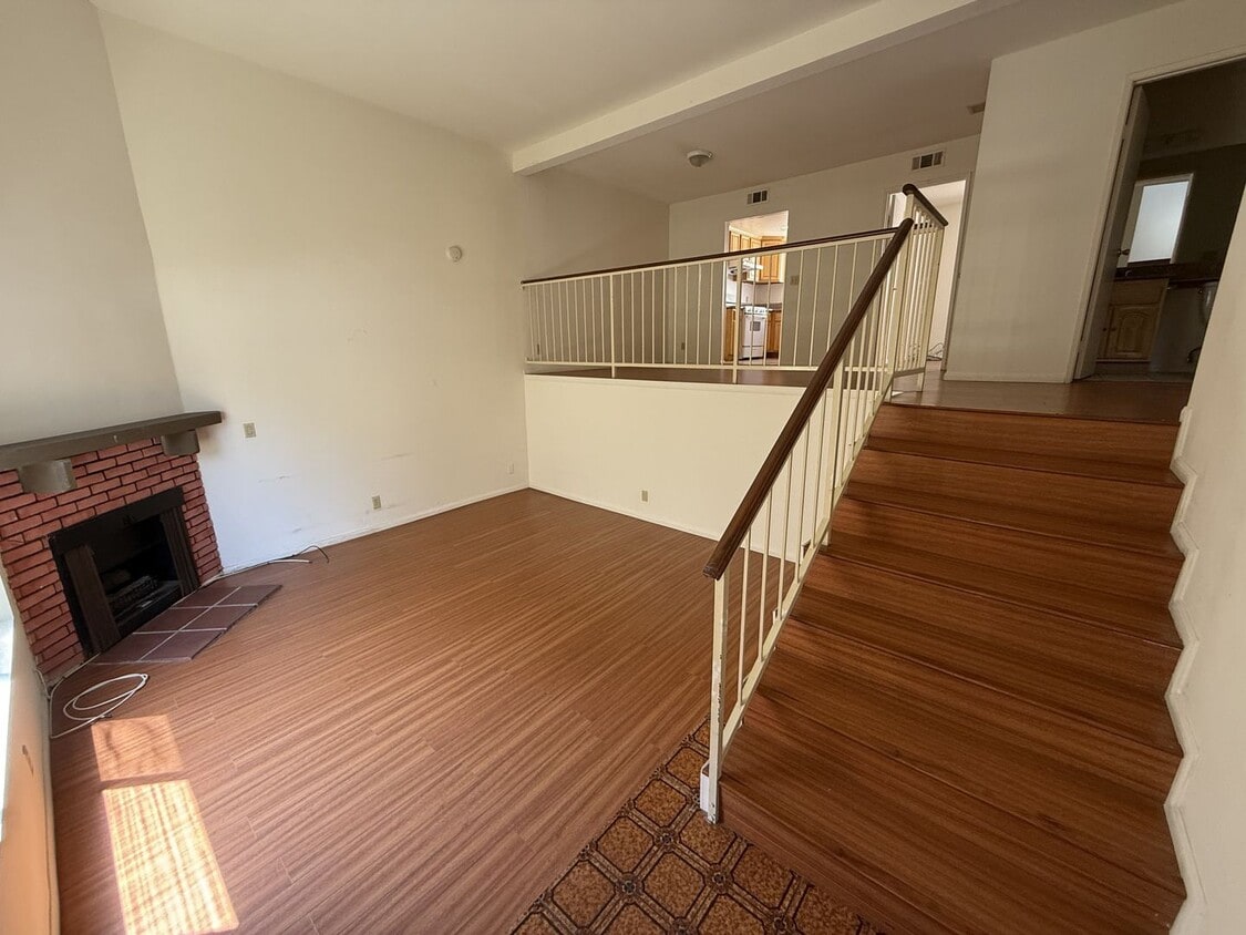 Primary Photo - Spacious and light-filled 3-bedroom, 2.5-b...