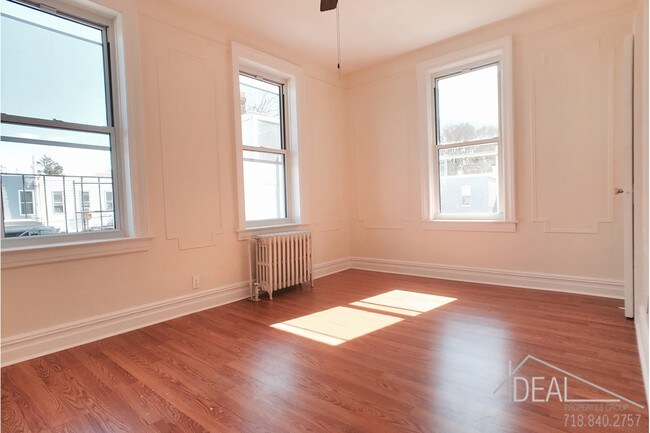 Building Photo - 207 32nd St