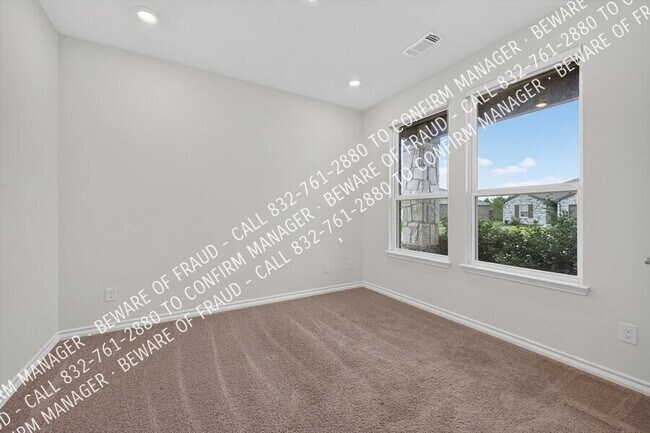 Foto del edificio - 395 Boroughbridge Dr