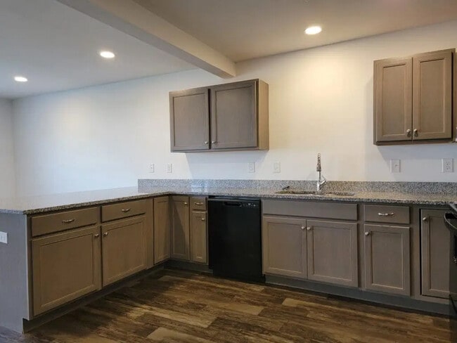 Building Photo - 126 Robert Cir